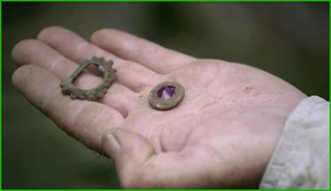 Rhodolite garnet: Gemstones like one on The Curse of Oak Island were once worn by pharaohs